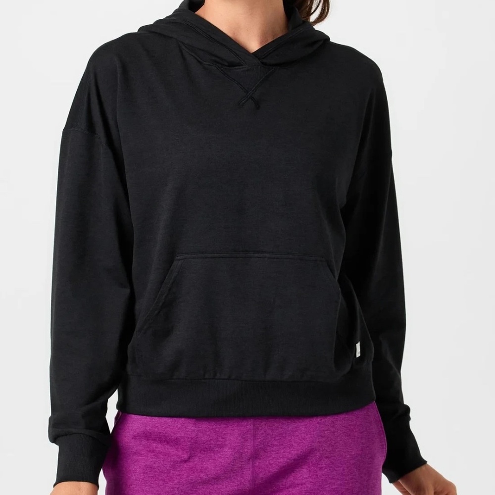 Unworn Vuori Women's Sweatshirt Halo Modern Pullover Hoodie in Black - Picture 3 of 11